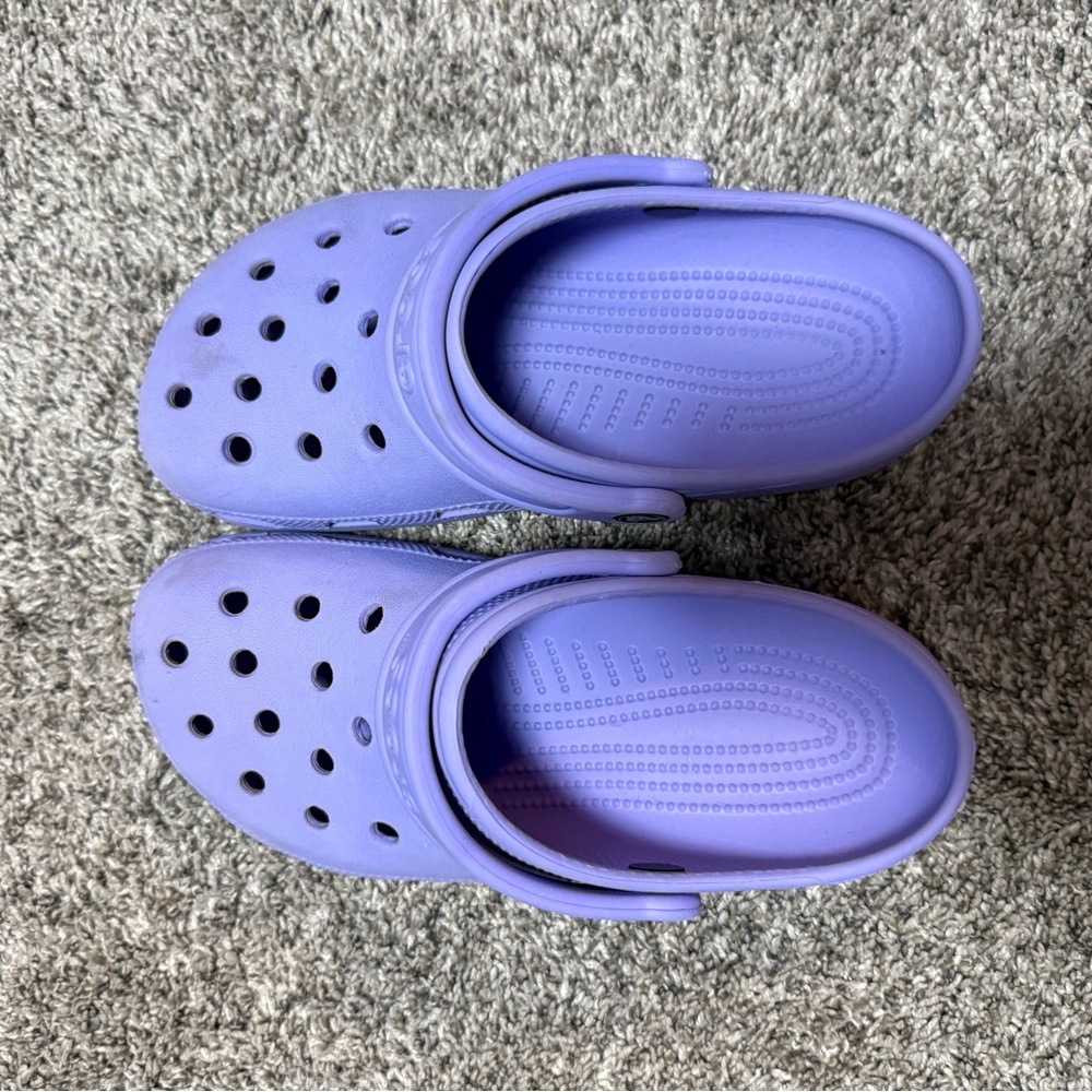 women’s purple crocs